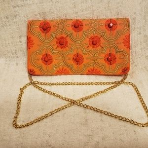 Shiraleah Chicago Clutch in salmon